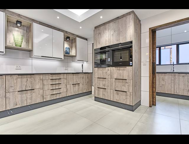 4 BEDROOM HOUSE FOR SALE IN CARLSWALD NORTH ESTATE